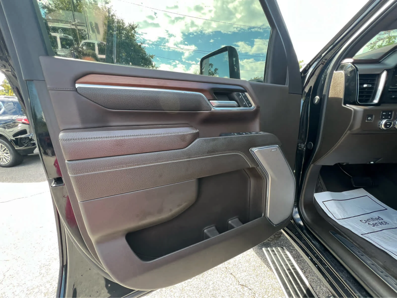 Used 2024 Onyx Black GMC Denali image 7