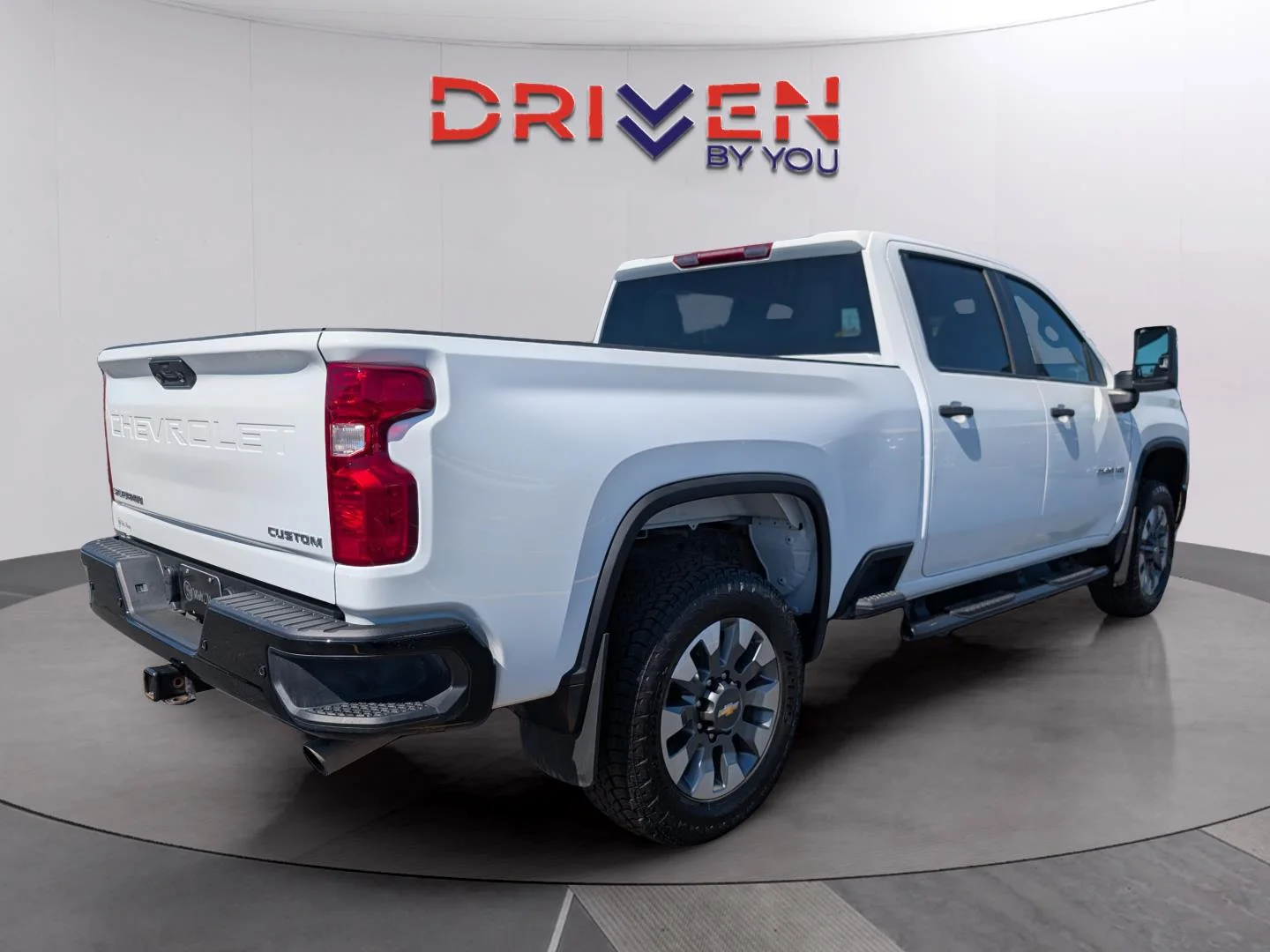 Used 2025 Summit White Chevrolet Custom image 5
