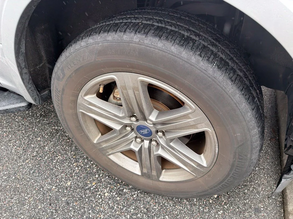Used 2020  Ford XL image 6