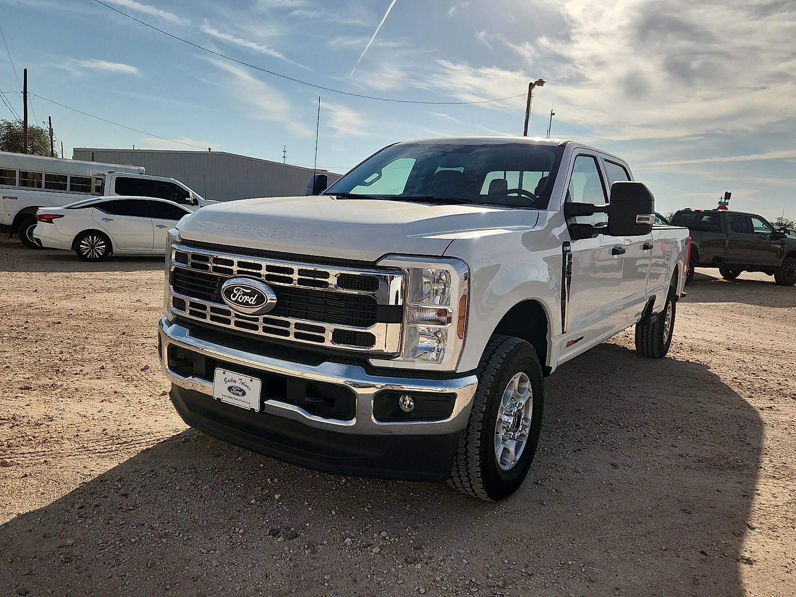 New 2027 Oxford White Ford XLT image 3