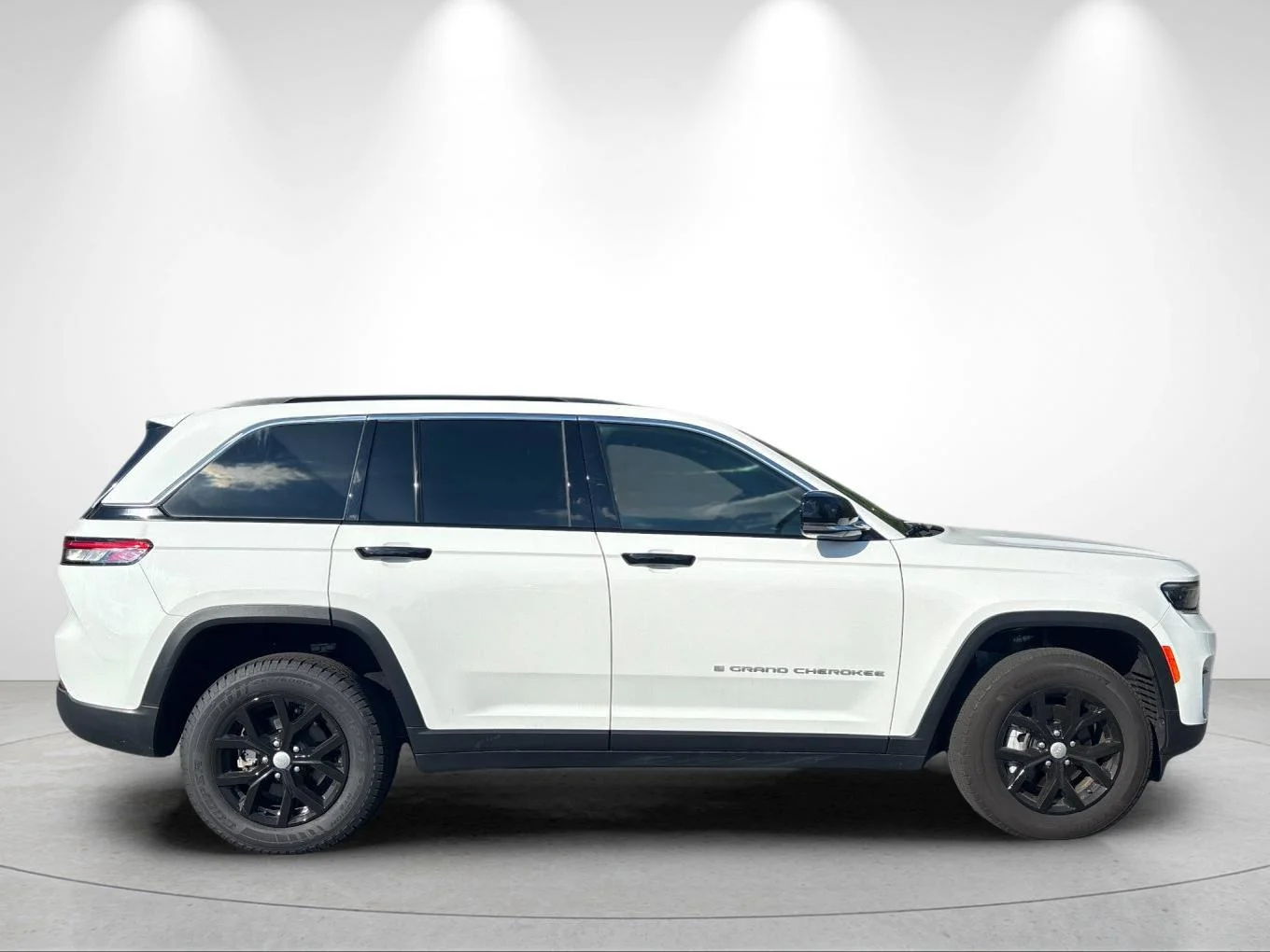 Used 2024 Bright White Clearcoat Jeep Limited image 6