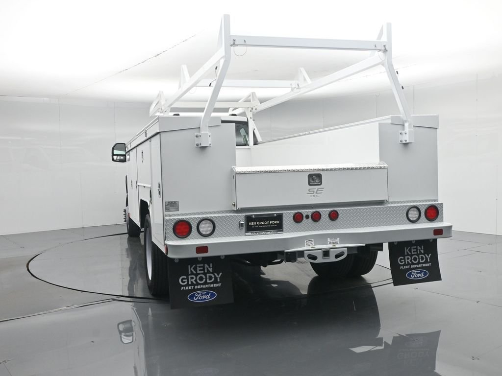 2025 Ford F-550 Super Duty Chassis Cab XL - Photo 33