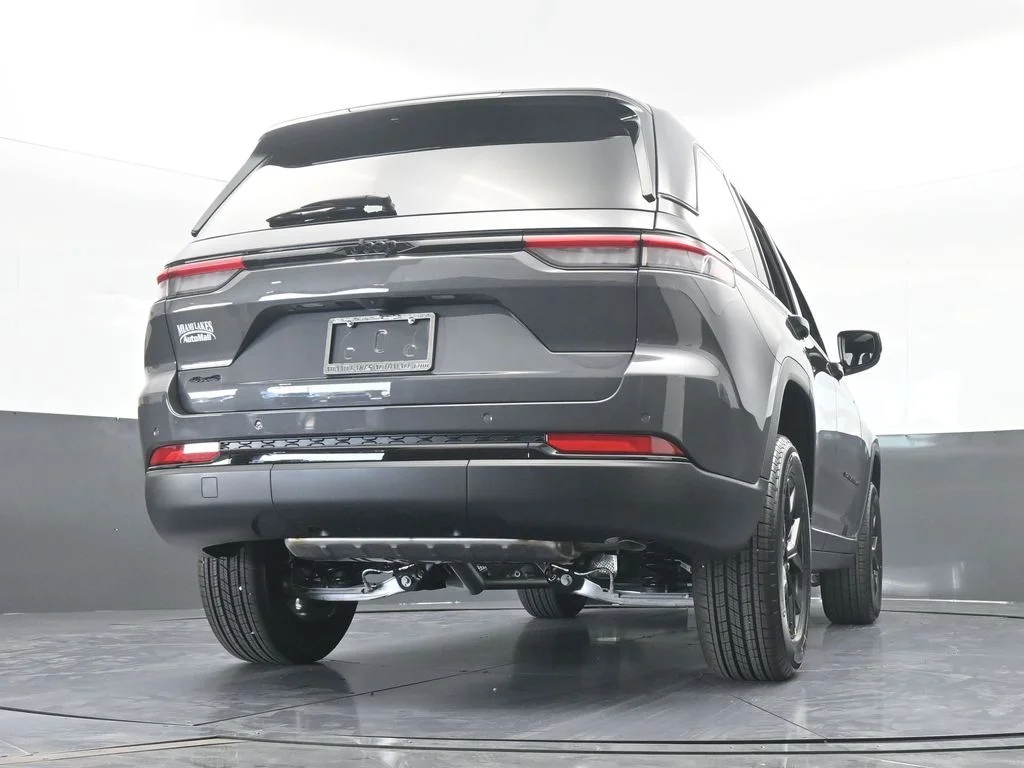 New 2025 Baltic Gray Metallic Clear-Coat Exterior Paint Jeep Altitude X image 51
