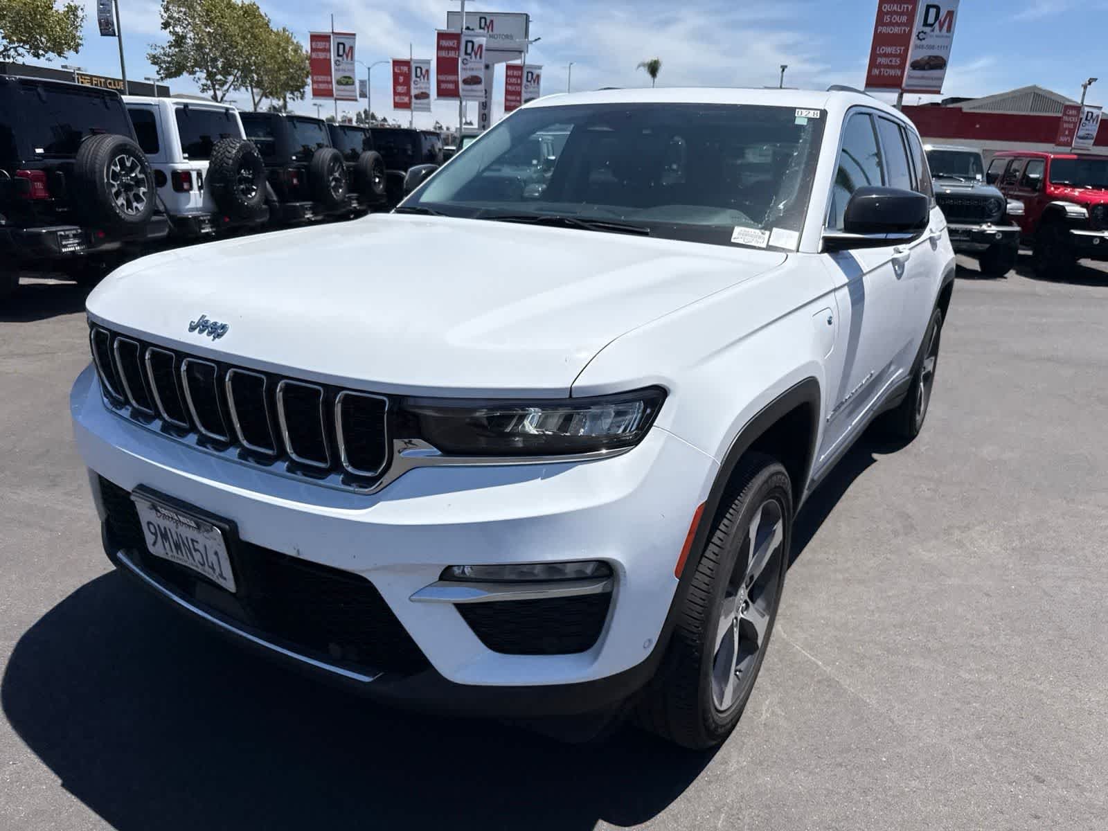 Used 2023 Bright White Clearcoat Jeep  image 2