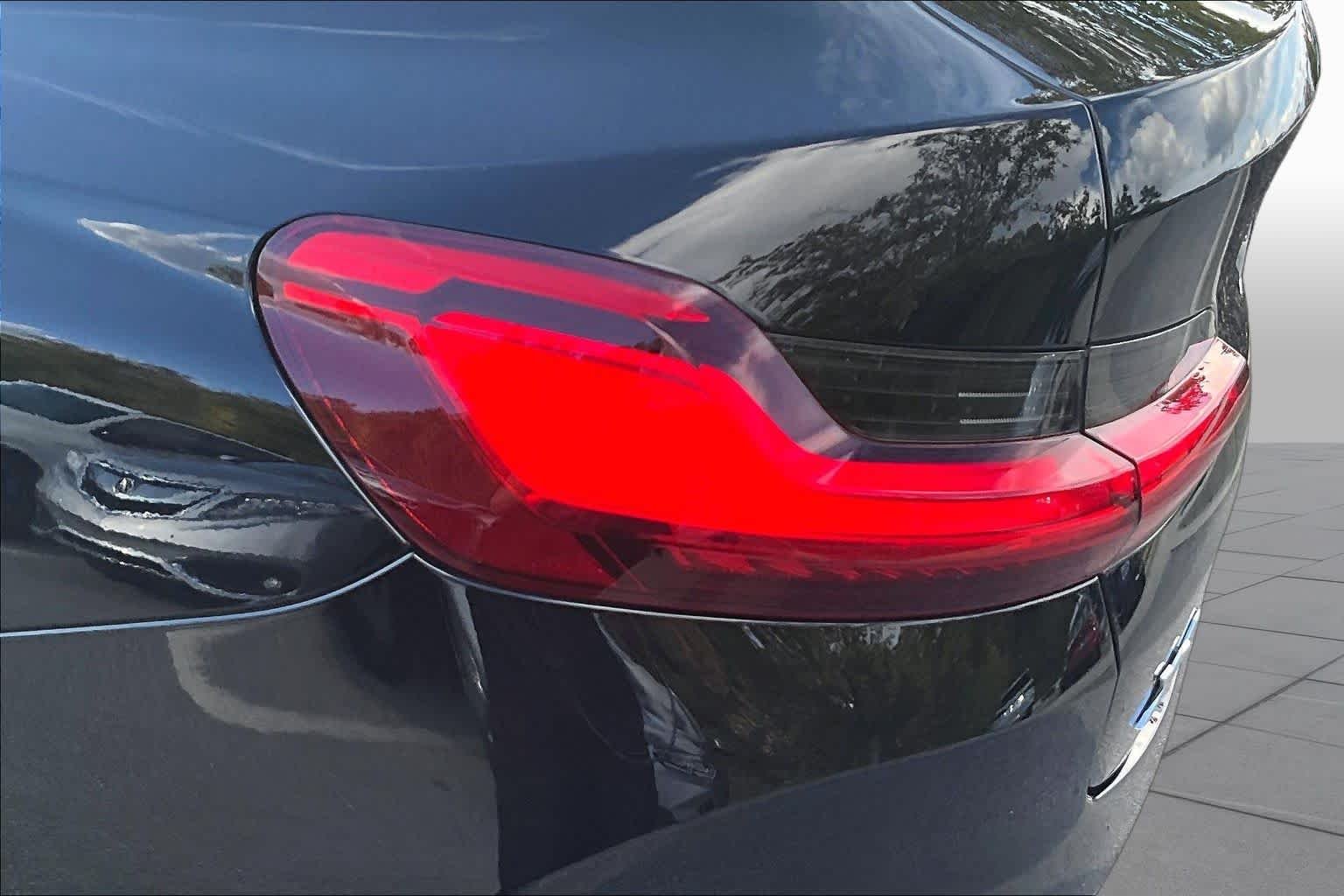 Used 2022 Jet Black BMW xDrive30i image 29