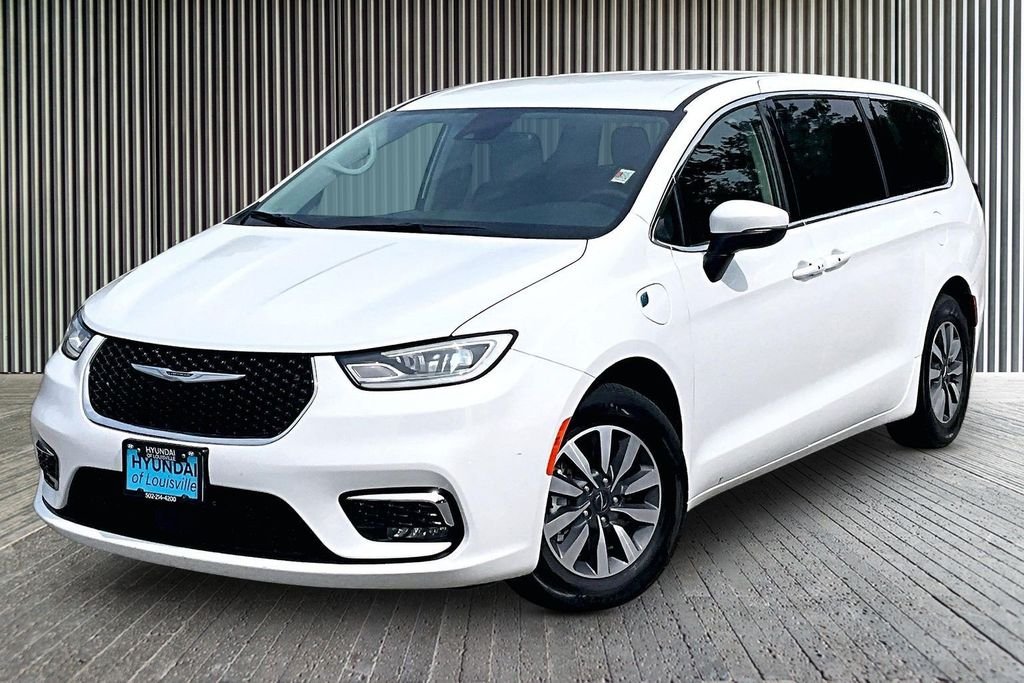 Used 2023 White Chrysler Touring L image 12