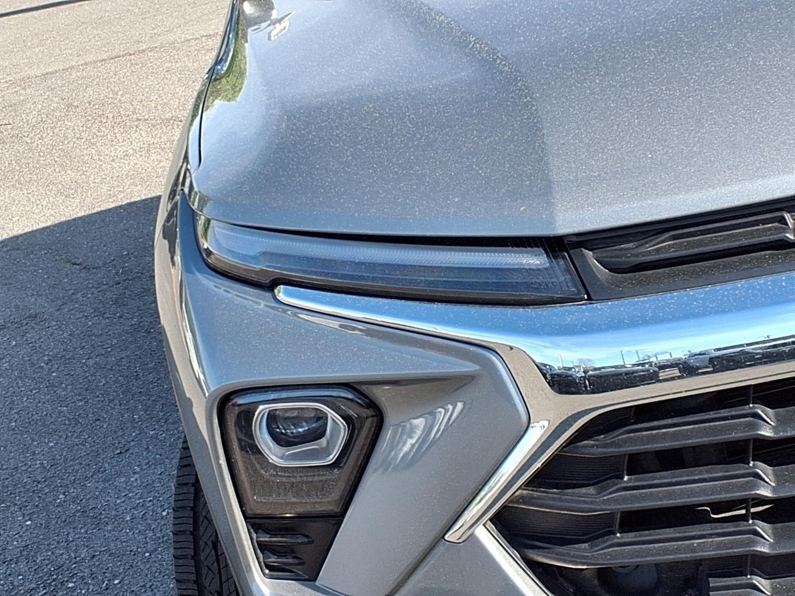 Used 2025 Sterling Gray Metallic Chevrolet LT image 13