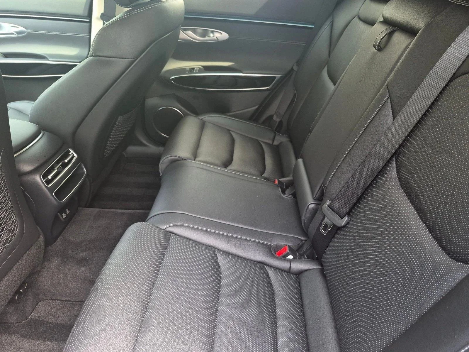 2026 GENESIS GV70 Standard - Photo 18