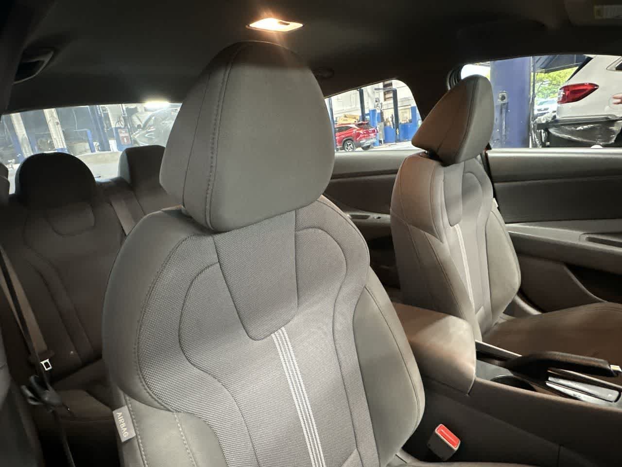 2025 Hyundai Elantra SE - Photo 27
