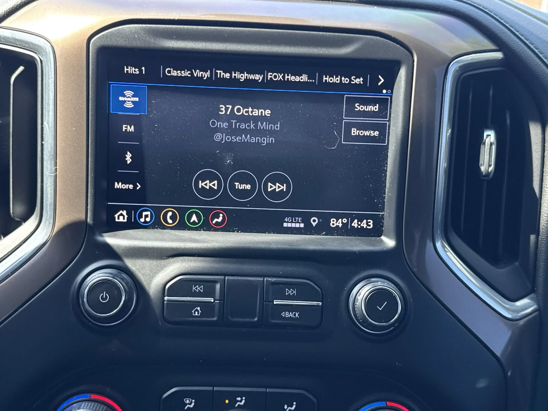 2019 Chevrolet Silverado 1500 High Country - Photo 16