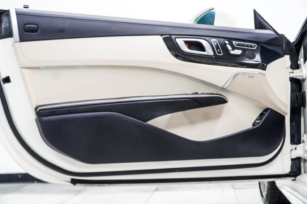 Used 2019 White Mercedes-Benz SL 550 image 37