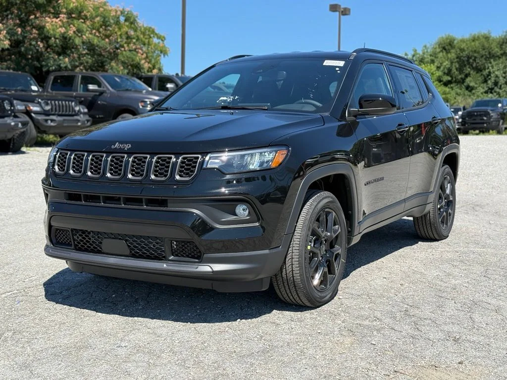 New 2026 Diamond Black Crystal Pearl-Coat Exterior Paint Jeep Latitude image 2