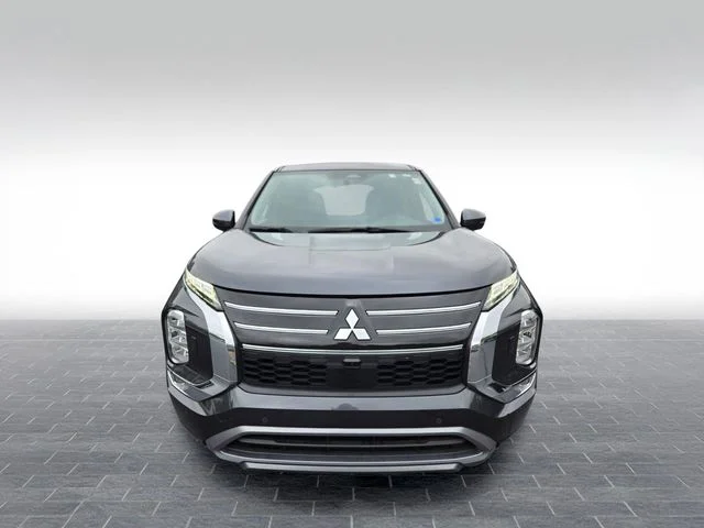 Used 2025 Gray Mitsubishi SE image 2