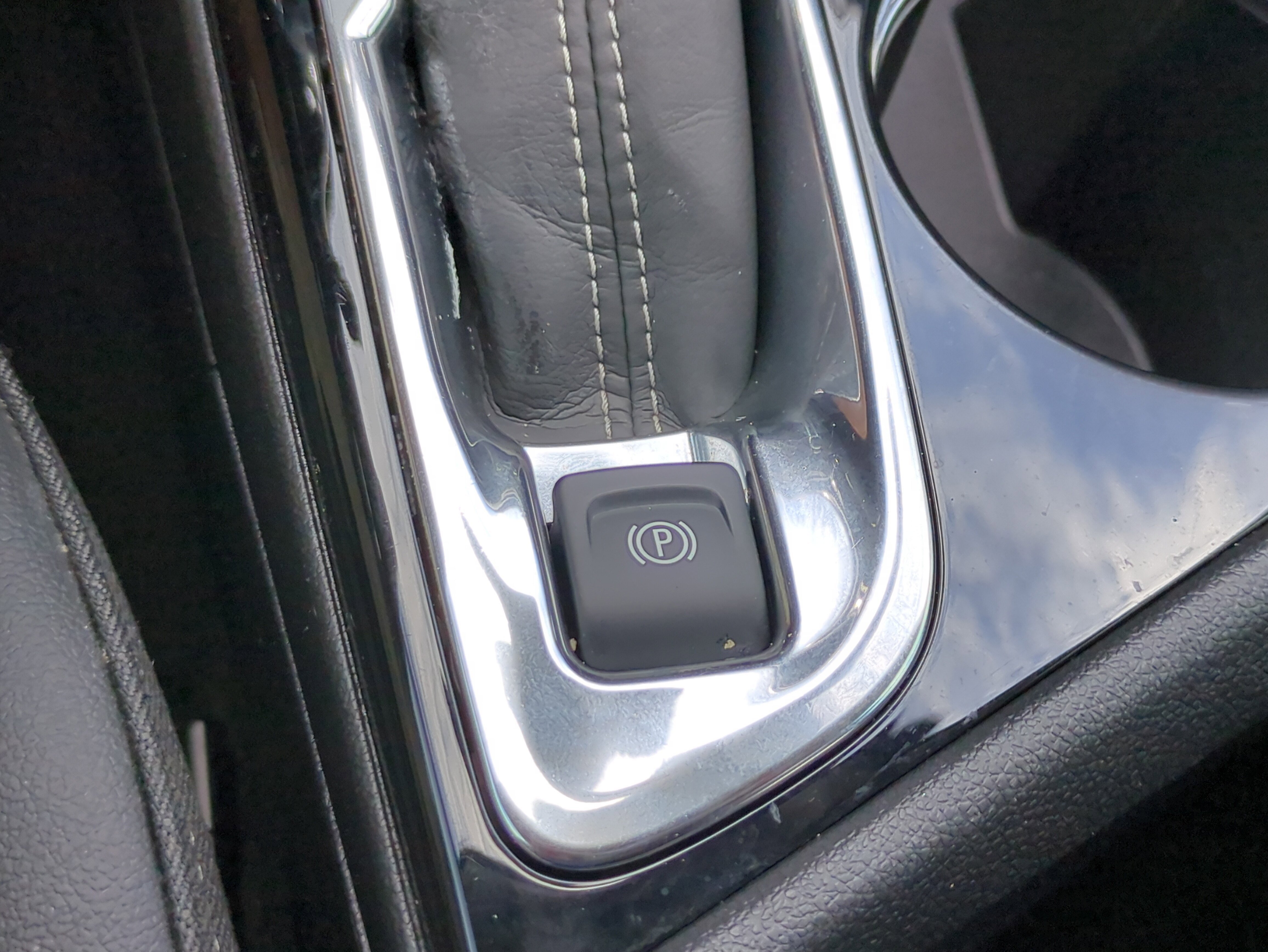 Used 2023 White Frost Tricoat Buick Essence image 27