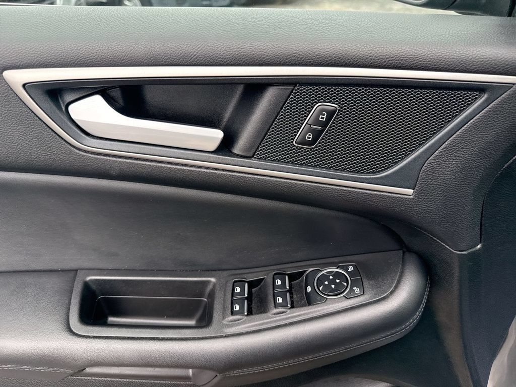 Used 2024 Silver Ford SEL image 24