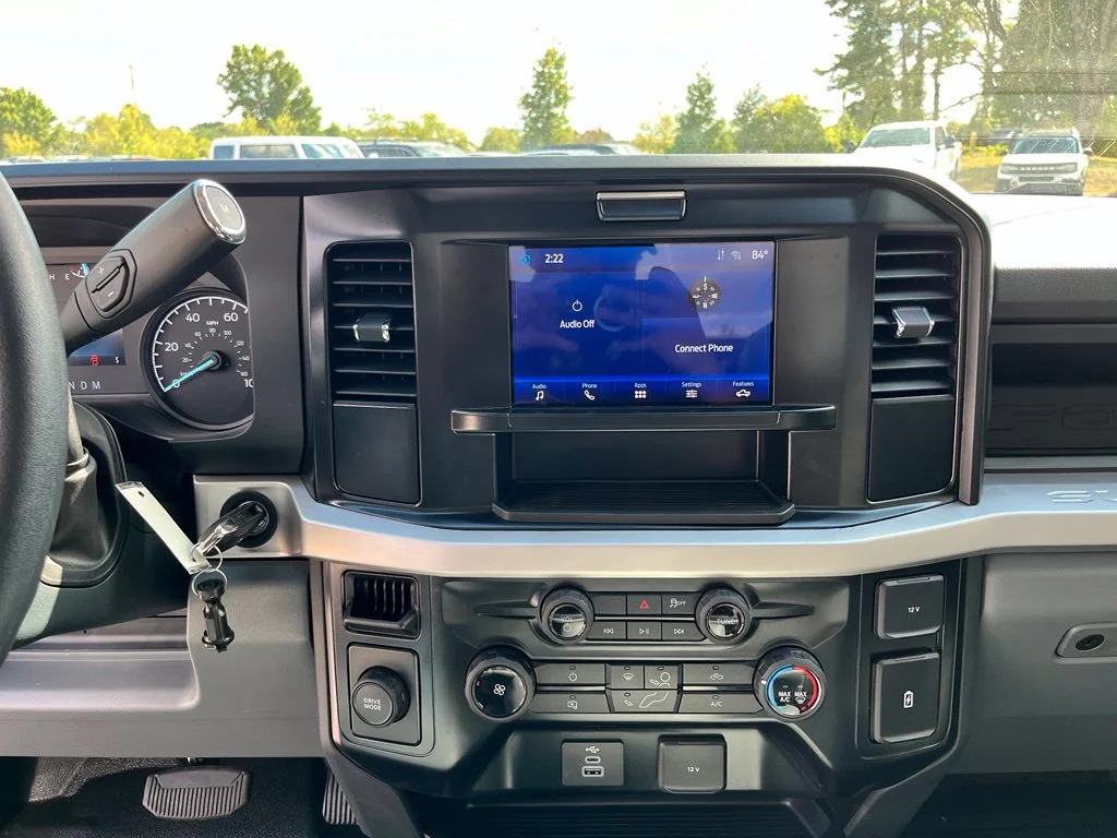 Used 2025 White Ford XL image 23