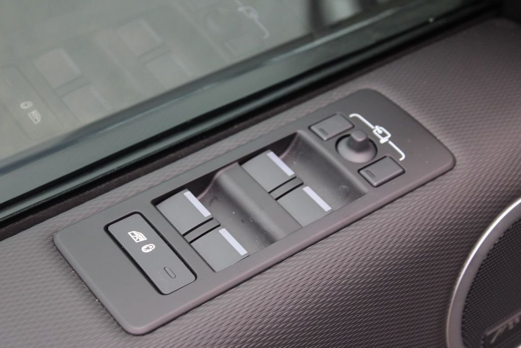 Used 2025 Blue Land Rover Dynamic SE image 12