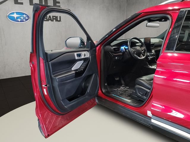 Used 2022 Red Metallic Ford Platinum image 40
