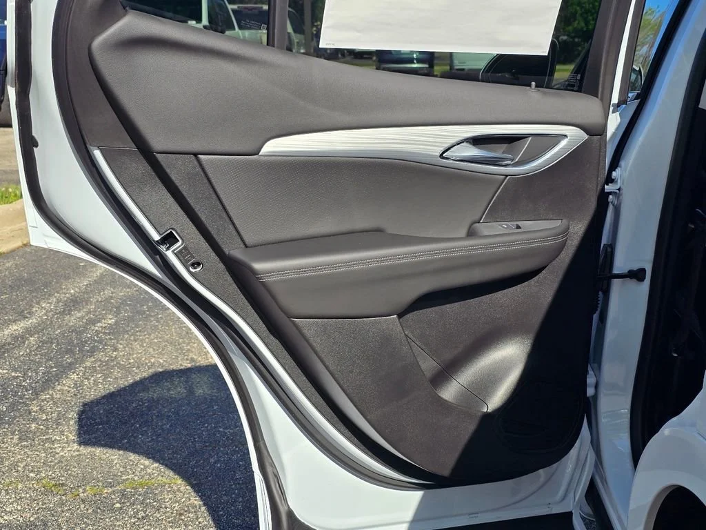 New 2026 Iridescent White Tricoat Buick Avenir image 25