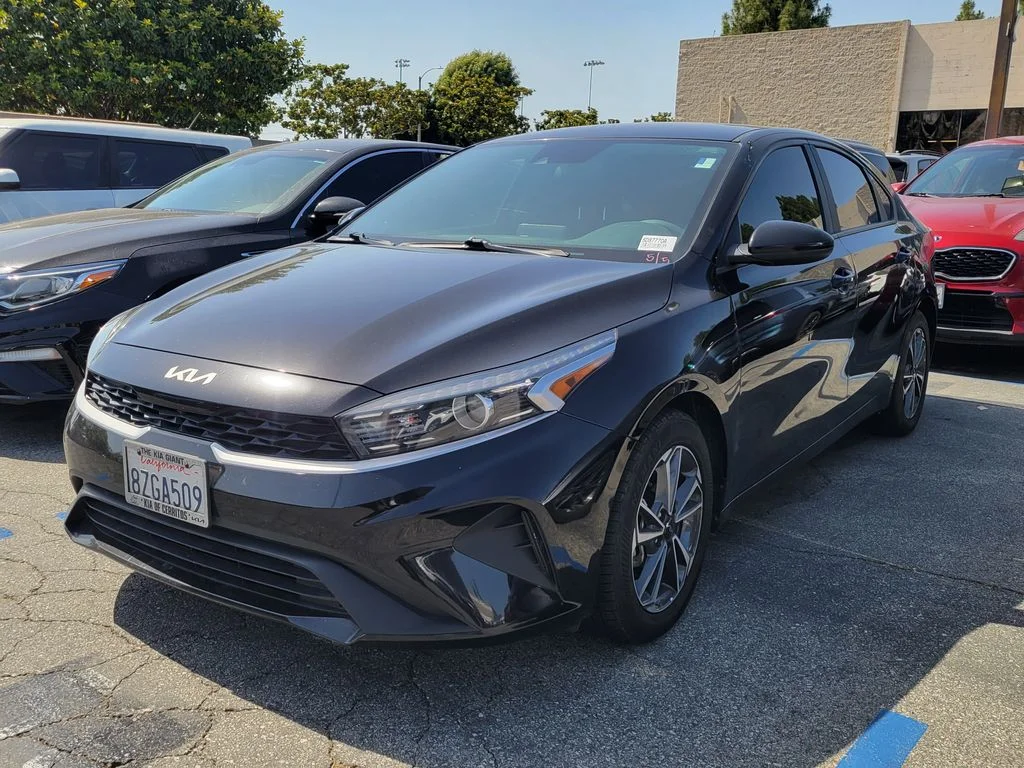 2022 Kia Forte LXS AT's photo