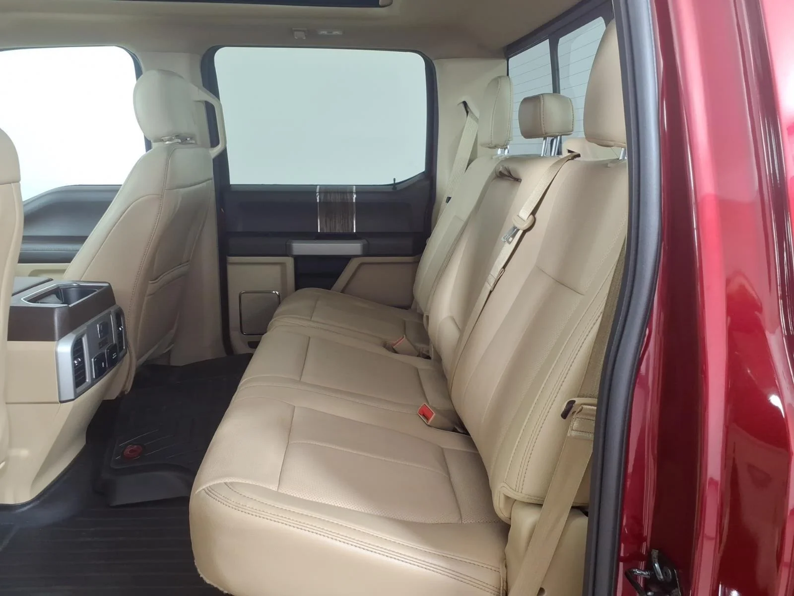 Used 2018 Ruby Red Metallic Tinted Clearcoat/Stone Gray Ford LARIAT image 28