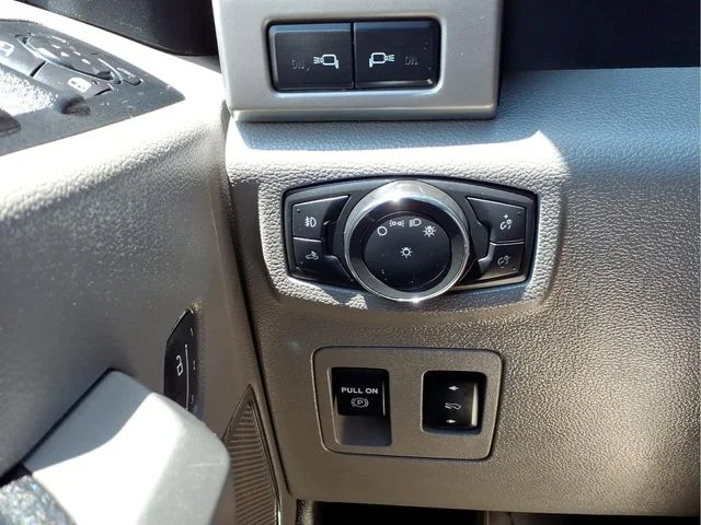 Used 2020 Red Metallic Ford Lariat image 31