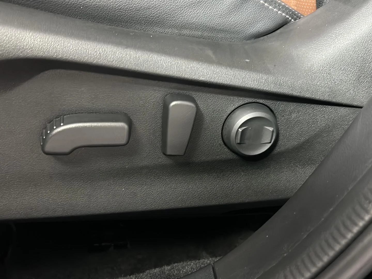 Used 2023 Crystal Black Silica Subaru Touring image 16