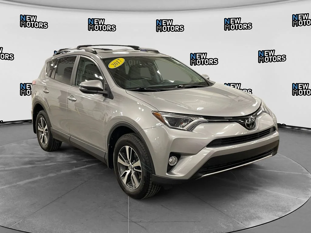 Used 2017 Silver Sky Toyota XLE image 7
