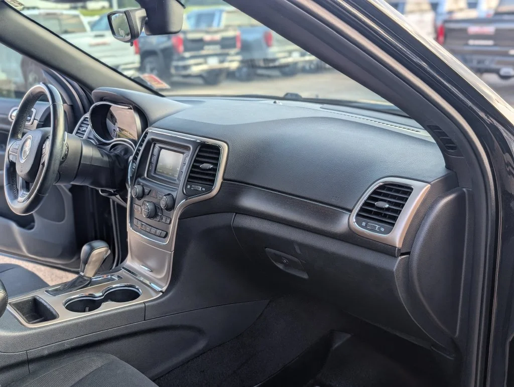 Used 2017 Black Jeep Laredo image 33