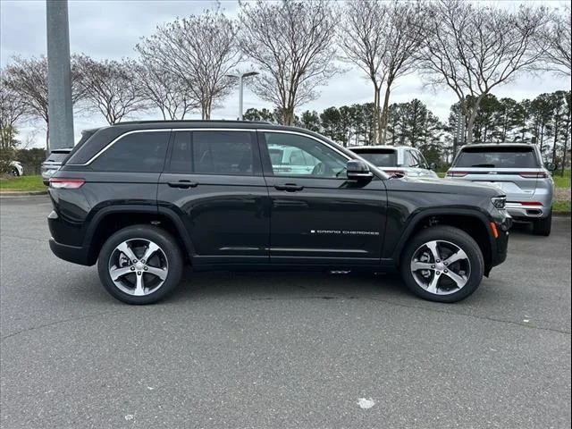 Used 2024 Rocky Mountain Pearlcoat Jeep  image 20