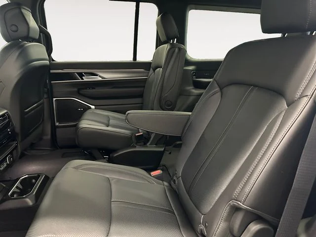 New 2026 Velvet Red Pearlcoat (DISC) Jeep  image 10