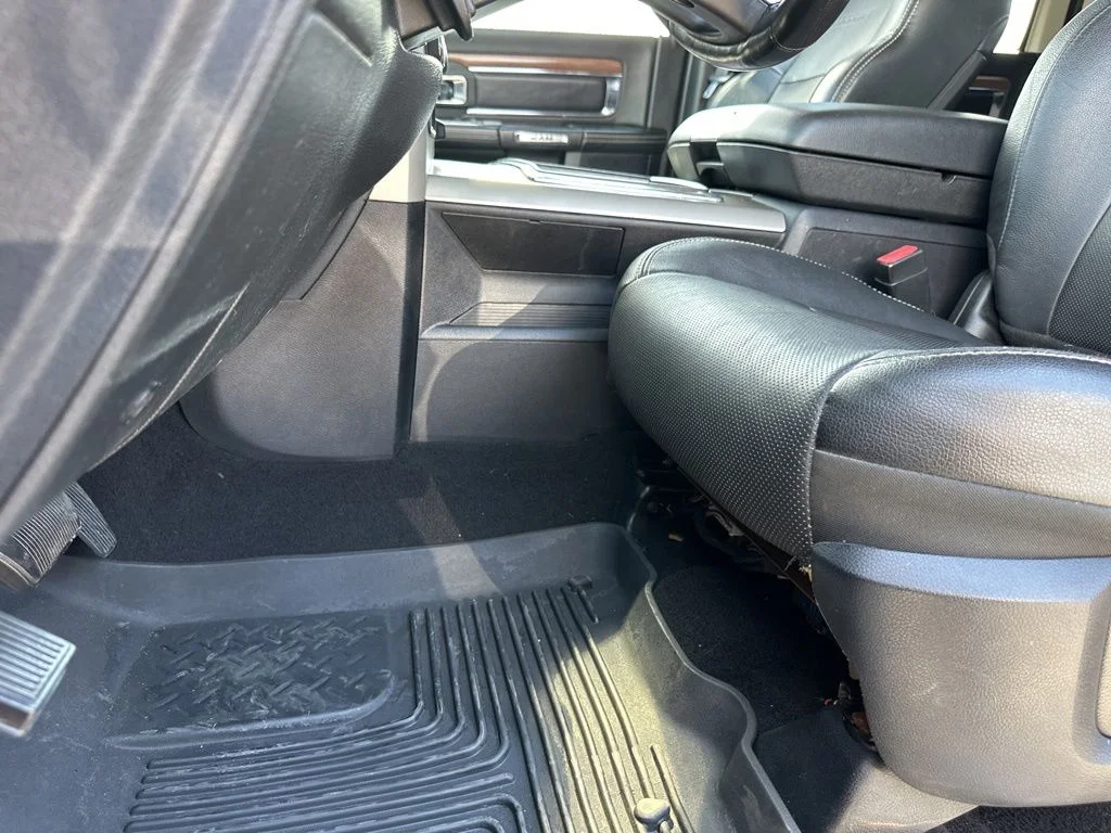 Used 2014 Red Ram Laramie image 31