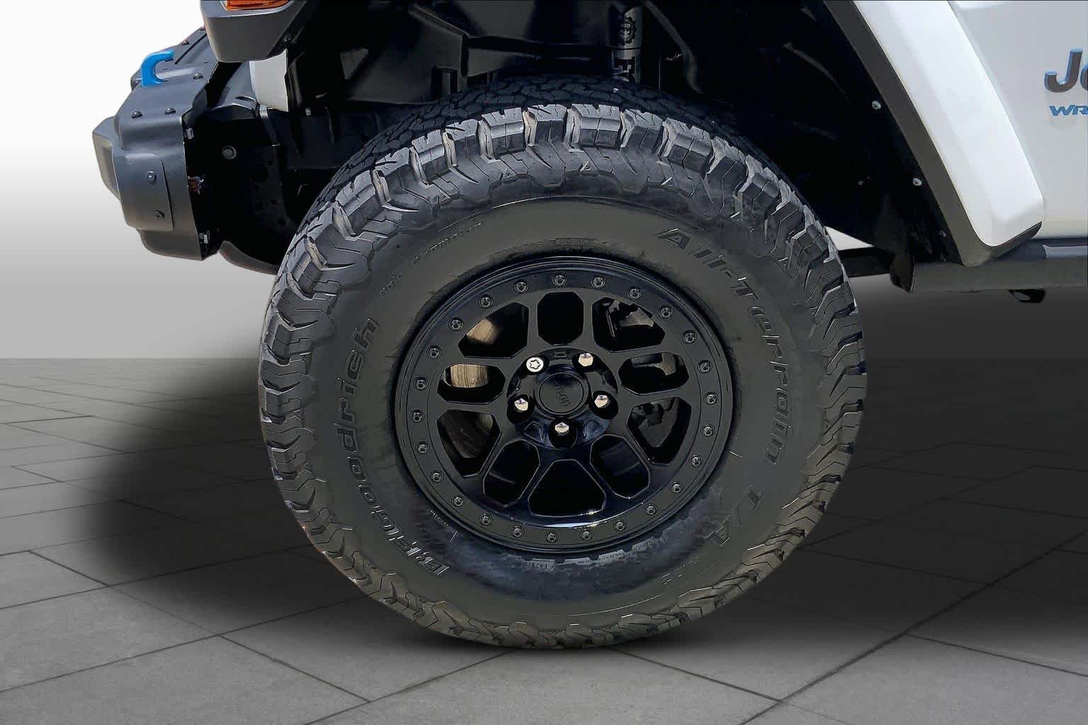 Used 2021 Bright White Clearcoat Jeep Unlimited Rubicon image 11