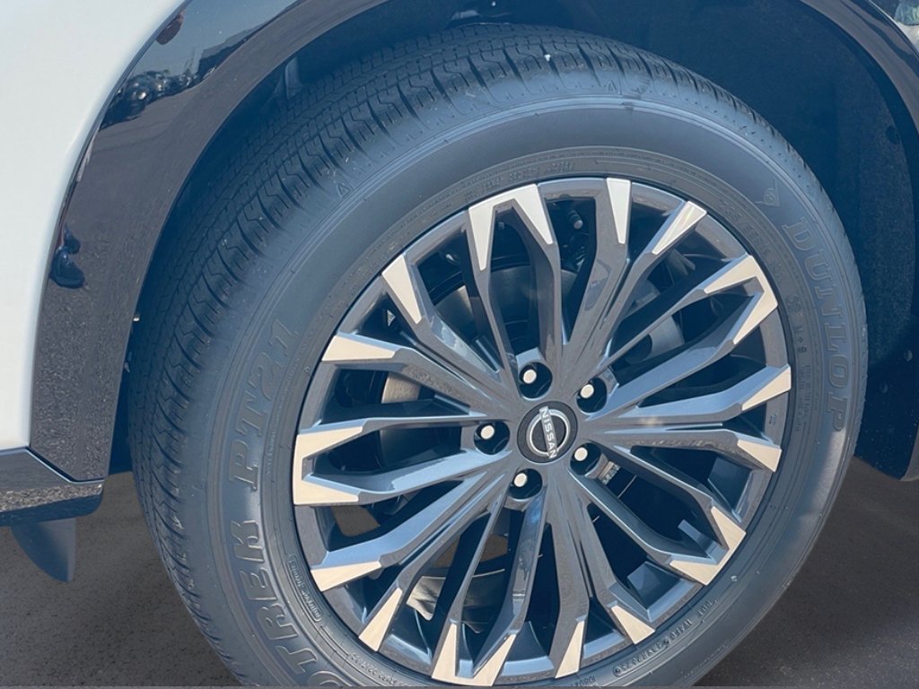 New 2026 Everest White Pearl/Super Black Nissan Platinum image 9
