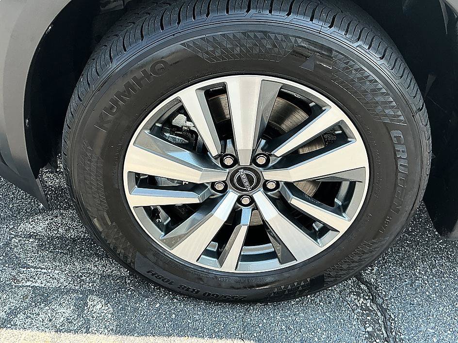 Certified Used 2025 Everest White Pearl Tricoat Nissan SL image 9