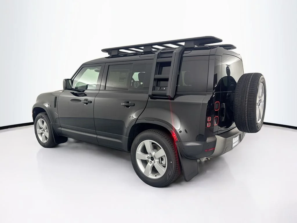 New 2026 Santorini Black Land Rover S image 7