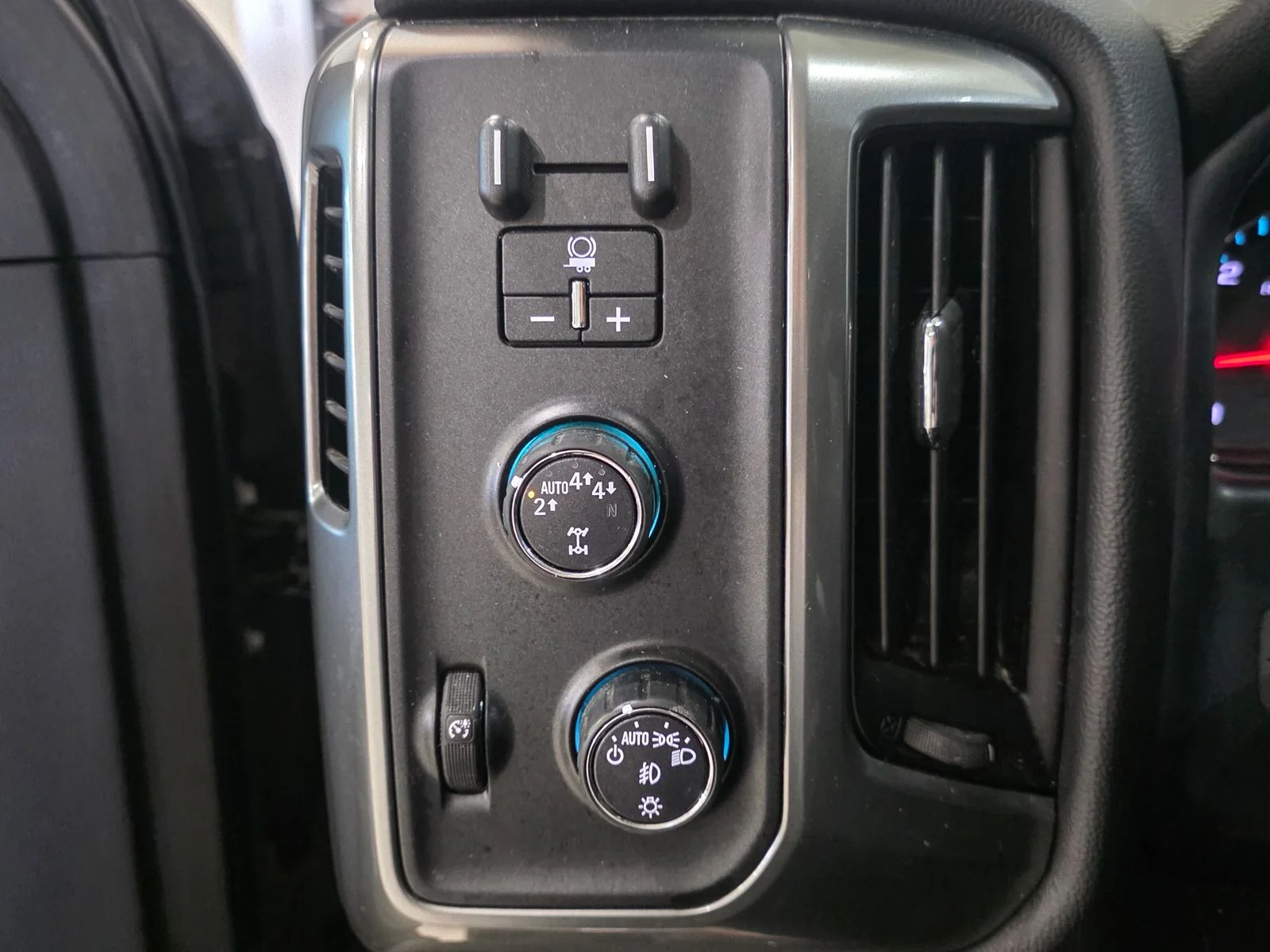 Used 2017 Black Chevrolet LT image 25
