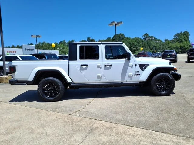 Used 2023 White Jeep  image 2
