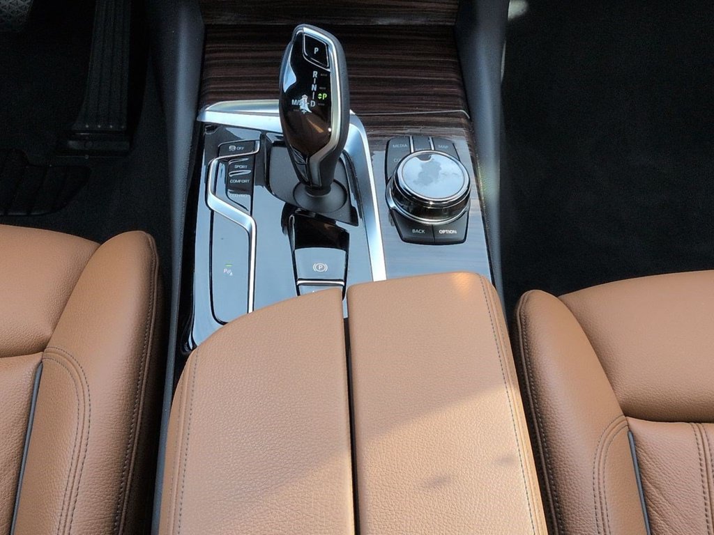 Used 2023 Black Sapphire Metallic BMW 540i xDrive image 19