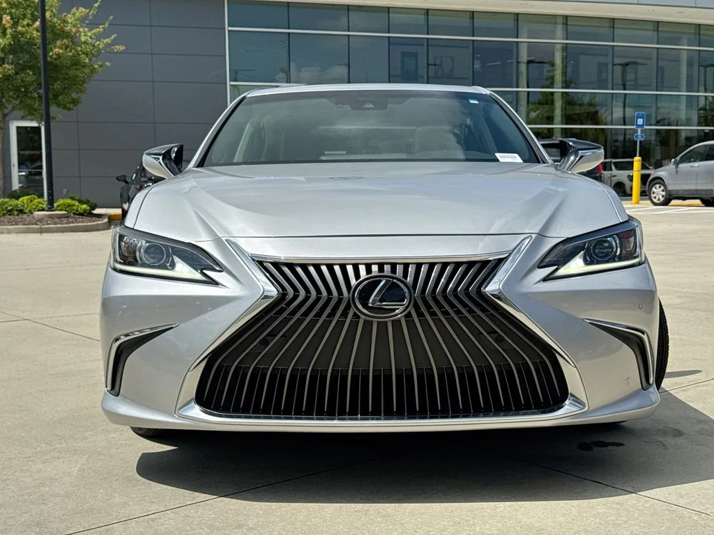 Used 2019 Silver Lexus 350 image 4