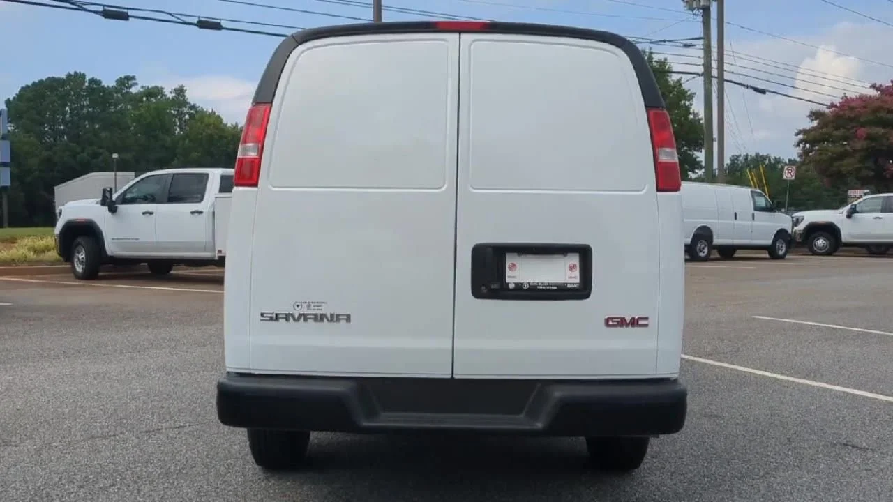 New 2025 Summit White GMC Work Van image 7