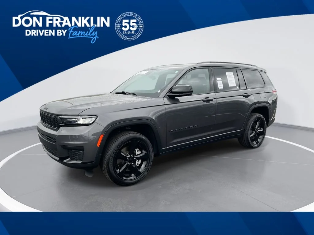 Used 2025 Gray Jeep Altitude X image 1