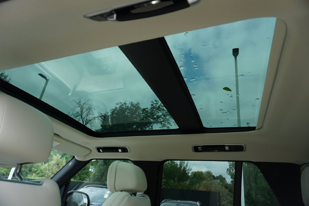 Used 2026 Fuji White Land Rover SE image 24