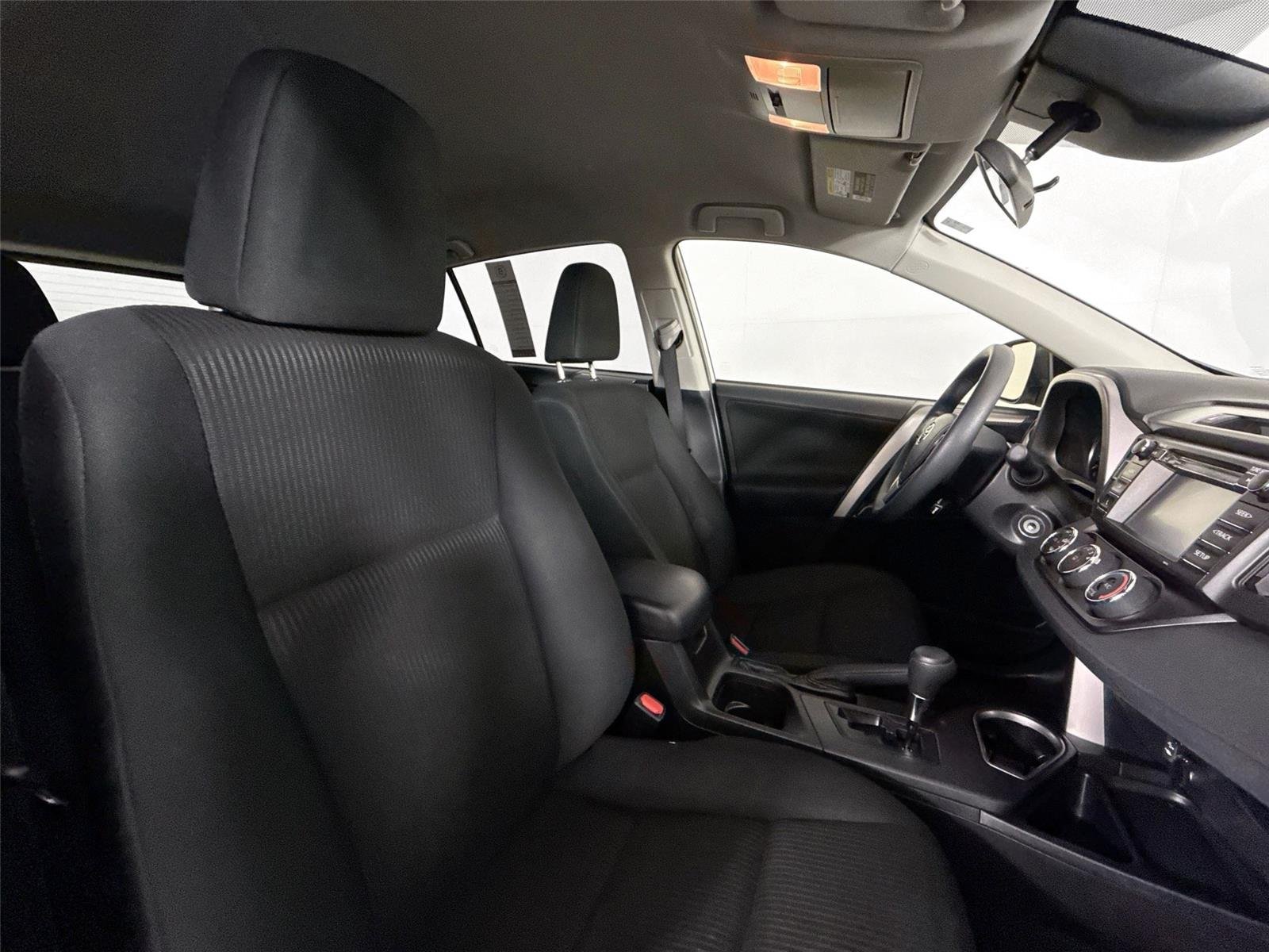 Used 2018 Super White Toyota LE image 37