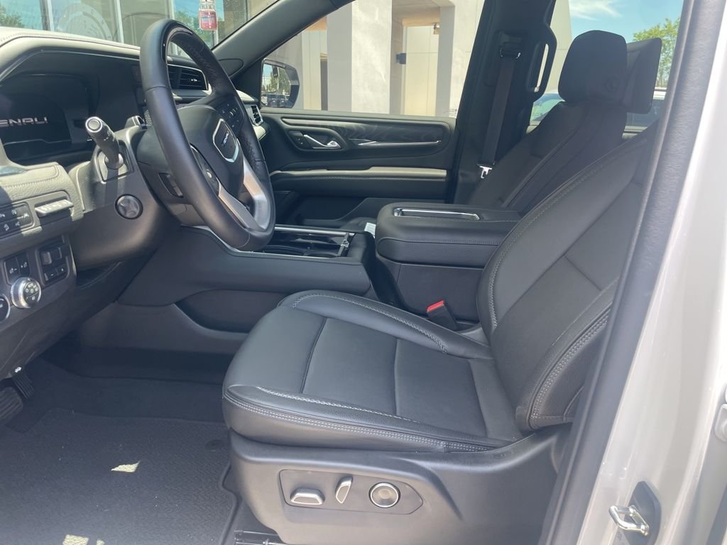 Used 2023 White GMC Denali image 3