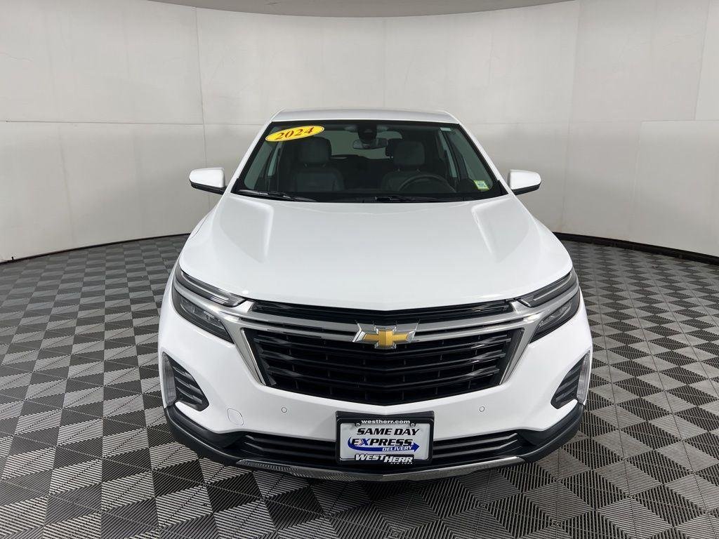 Used 2024 Summit White Chevrolet LT image 3