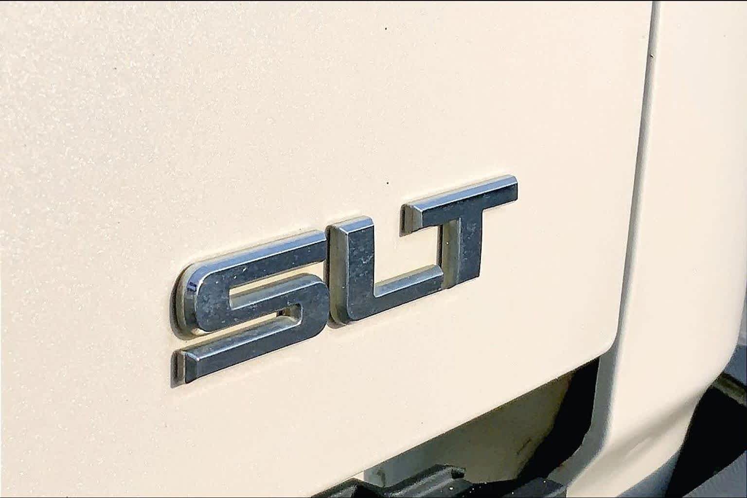 Used 2015 White Diamond Tricoat GMC SLT image 9