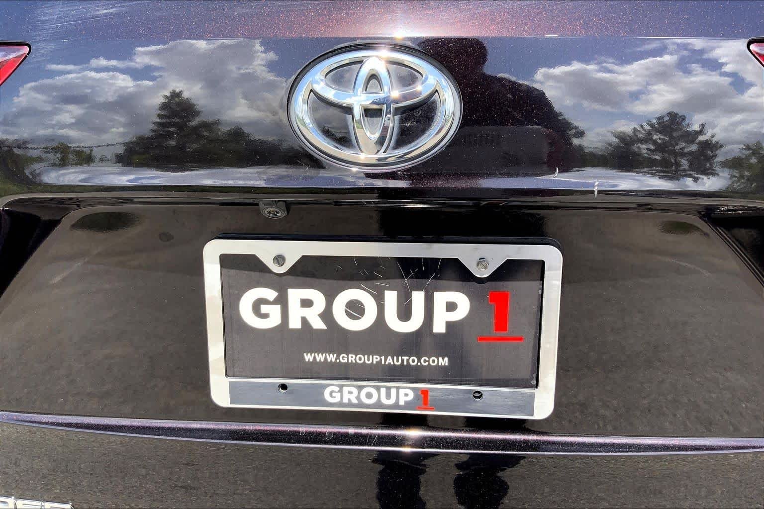 Used 2020 Opulent Amber Toyota XLE image 10