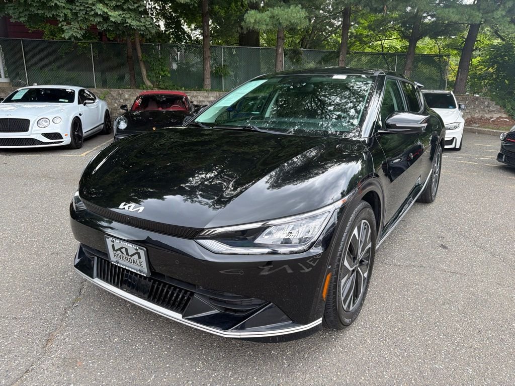 Used 2023 Black Kia Wind image 9