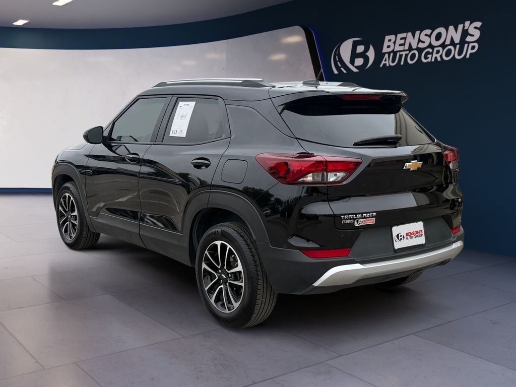 Used 2025 Black Chevrolet LT image 3